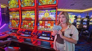 Tampilan layar permainan Ikan Jackpot di cr 777 dengan ikan-ikan dan counter jackpot progresif